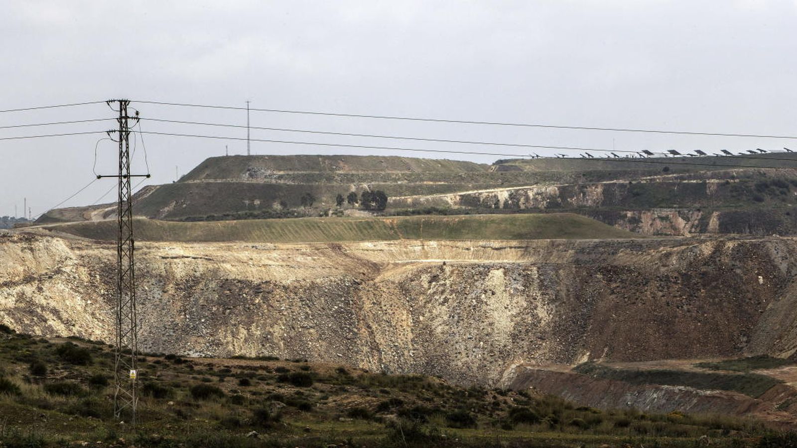 Foto: Imagen panorámica de archivo, datada el 20 de abril de 2014, de la mina de Aznalcóllar. (EFE)