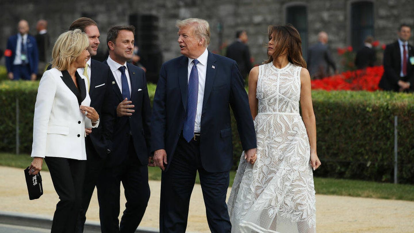  Xavier Bettel y Gauthier Destenay, junto a los Trump y Brigitte Macron. (Getty/Sean Gallup)