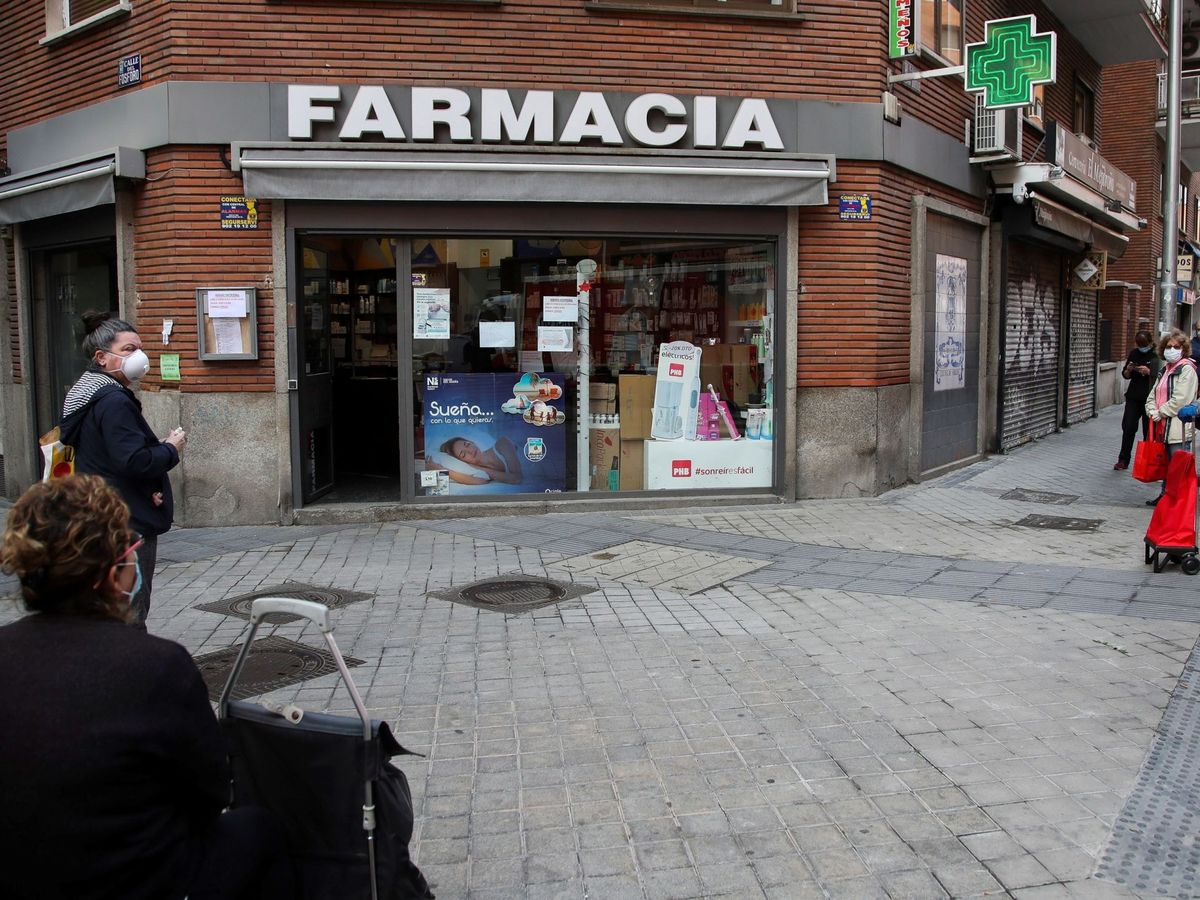 Foto: Imagen de archivo de una farmacia. (EFE/David Fernández)
