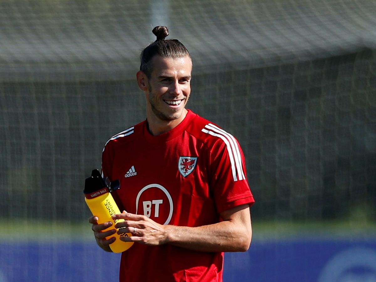 Foto: Gareth Bale sonríe durante el entrenamiento con la Selección de Gales. (EFE)