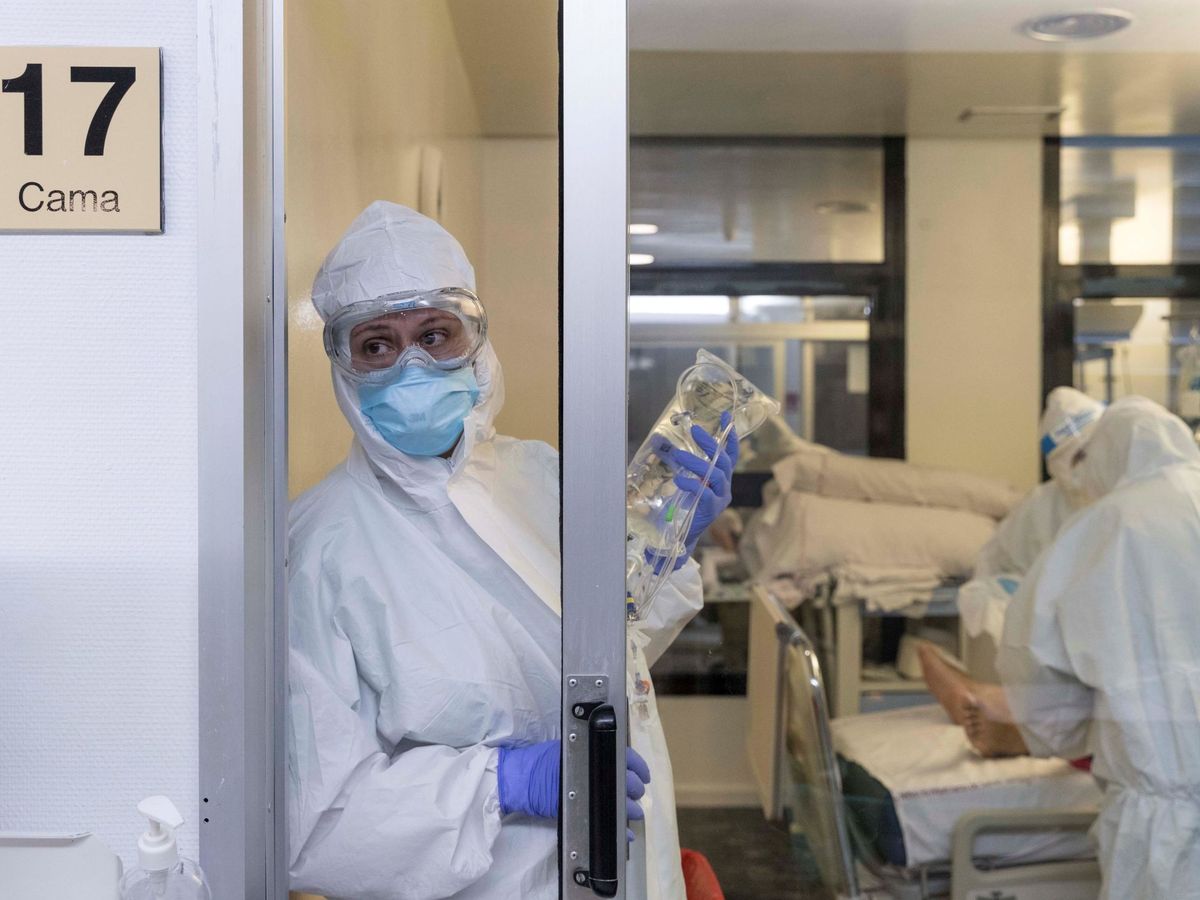 Foto: Varias enfermeras de la UCI del Hospital Morales Meseguer, de Murcia. (EFE)