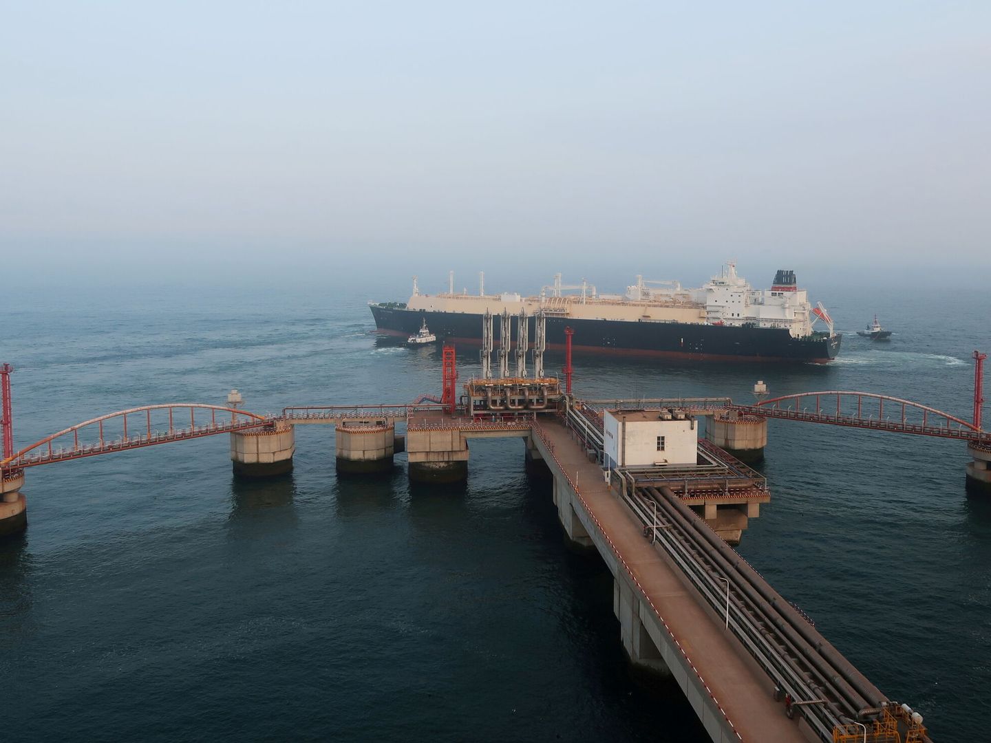 Transporte marítimo de gas natural en la provincia de Liaoning, en China. foto: Reuters