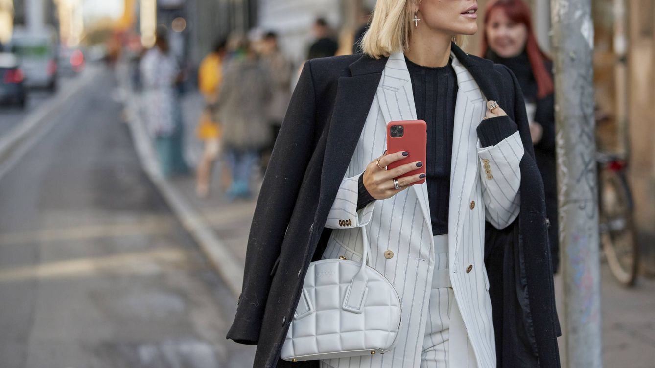 Foto: Los bolsos inundan el Street Style de la Semana de la Moda de Copenhague. (Imaxtree)