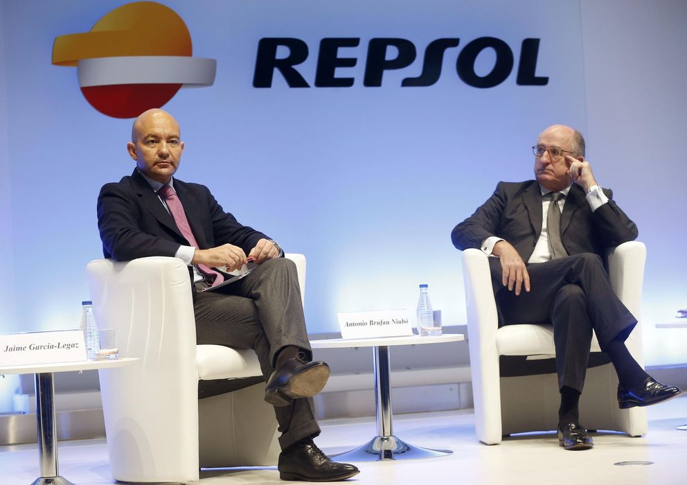 Foto: El presidente de Repsol, Antonio Brufau y el secretario de Estado de Comercio, Jaime García-Legaz
