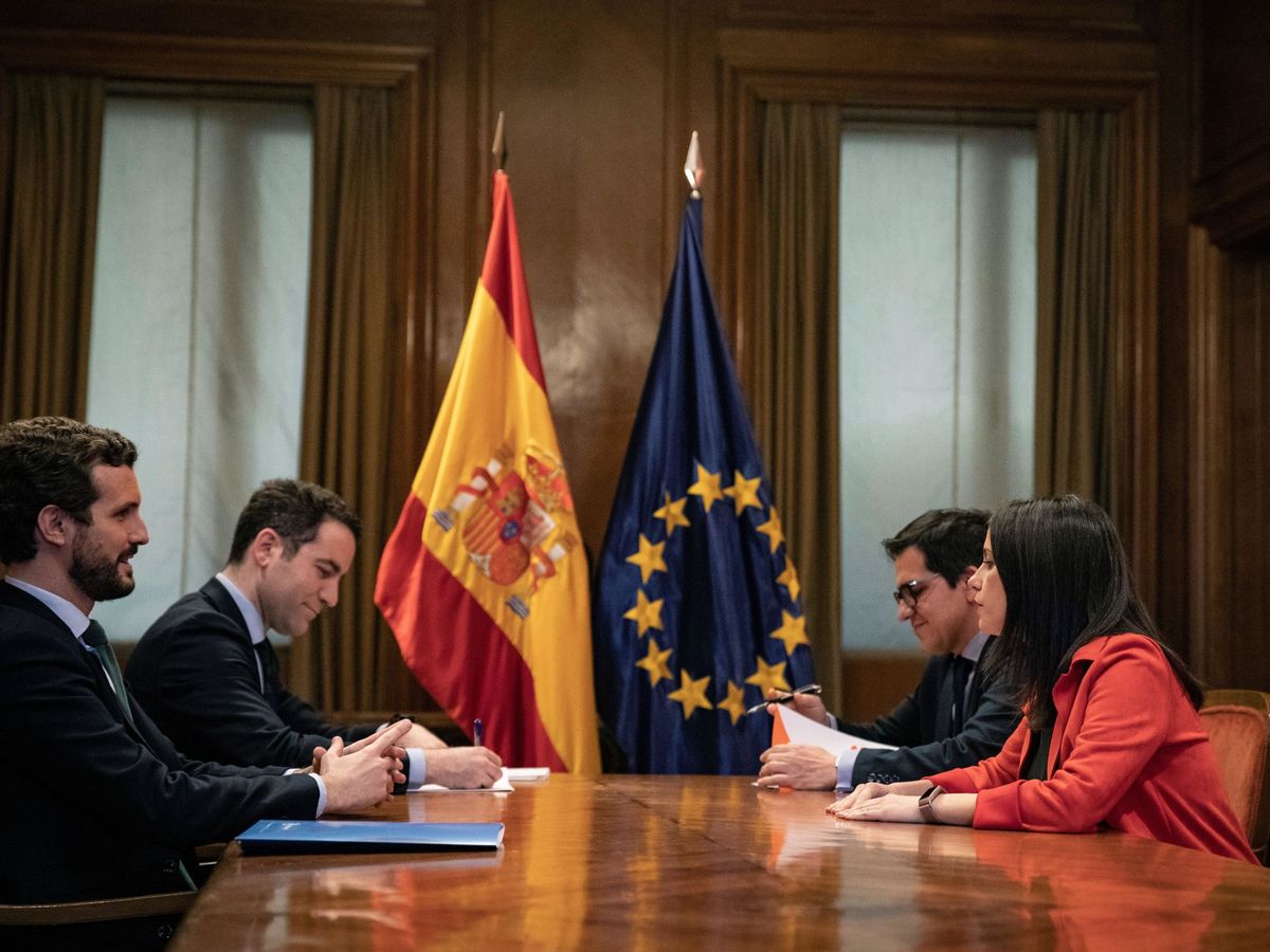 Foto: Casado, García Egea y Arrimadas, cuando firmaron el pacto para Euskadi. (EFE)