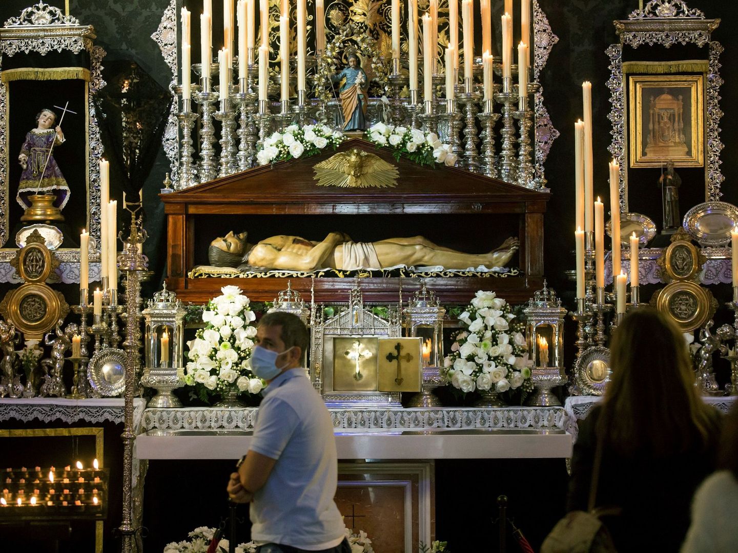 Santo Sepulcro y Nuestra Señora de la Soledad en la Iglesia del Císter (EFE/Daniel Pérez)