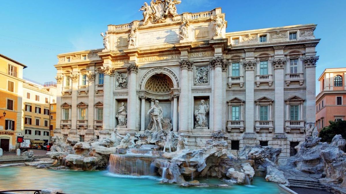 Detenido un español por bañarse desnudo en la Fontana de Trevi de Roma