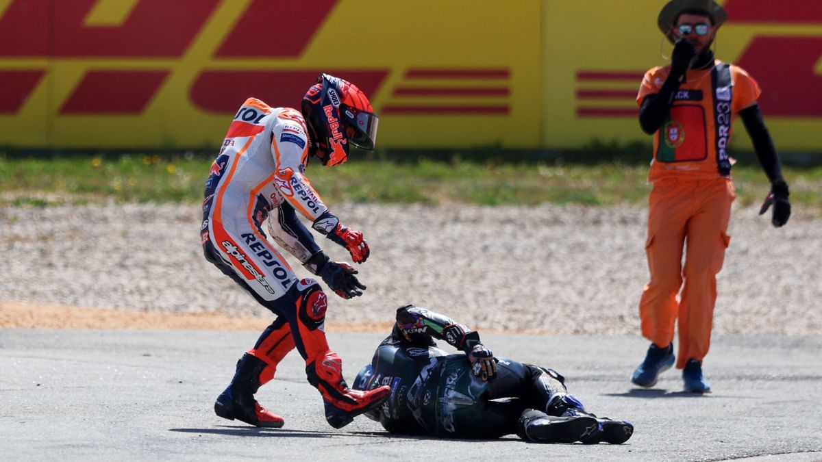 Un inicio lleno de turbulencias: la sanción a Márquez 'incendia' el Mundial de MotoGP