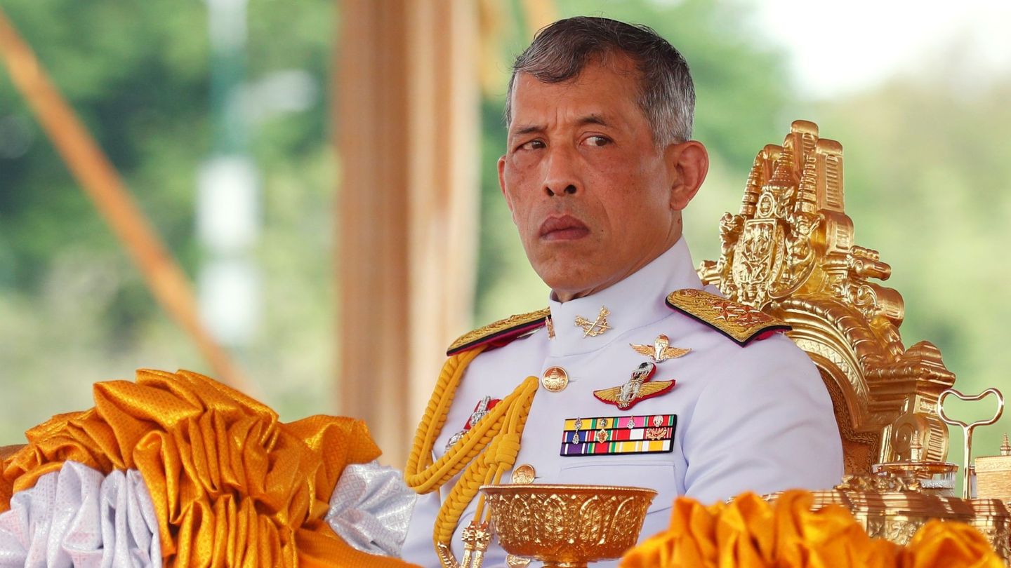 El rey Maha Vajiralongkorn de Tailandia preside Ceremonia Real del Arado en Sanam Luang en Bangkok. (EFE)