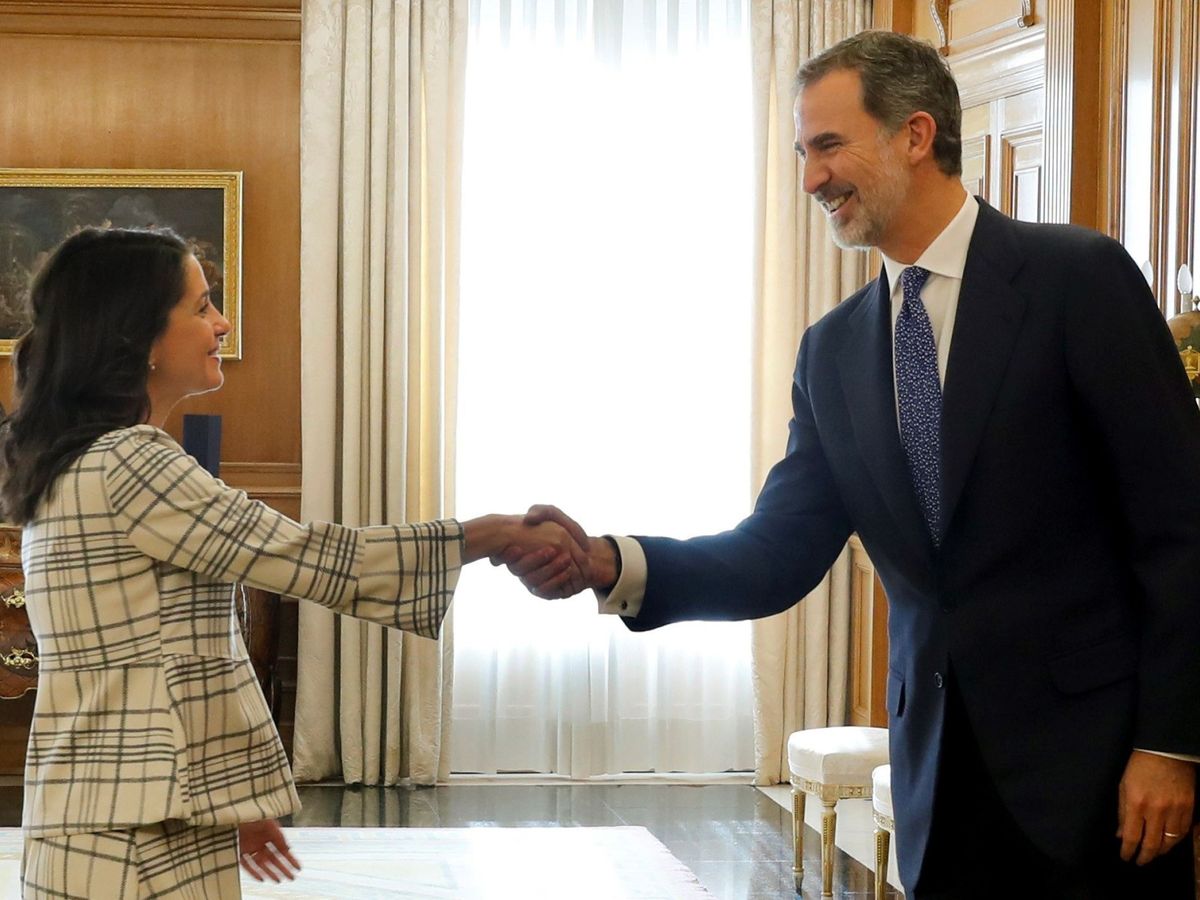 Foto: Felipe VI recibe a la portavoz de Ciudadanos, Inés Arrimadas. (EFE)