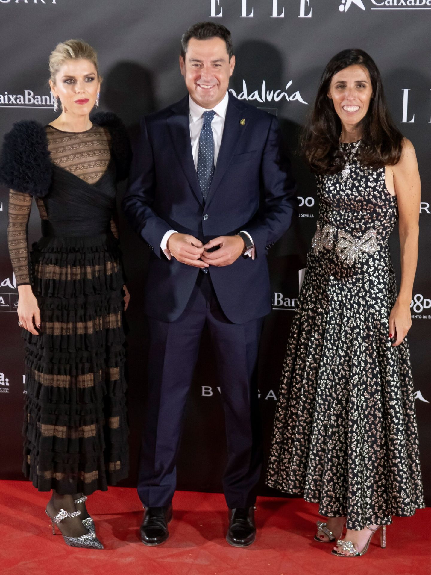 Manuela Villena, con su marido y la directora de la revista 'Elle', Benedetta Poletti. (EFE/Raúl Caro) 