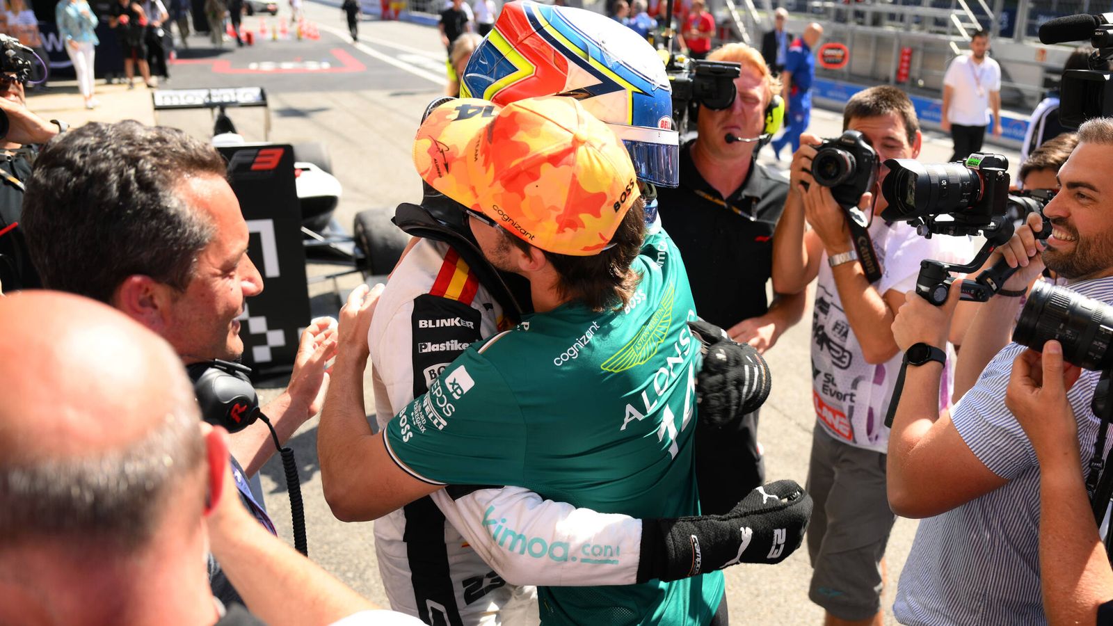 Alonso y Martí, fundidos en un abrazo. (Getty/David Ramos)