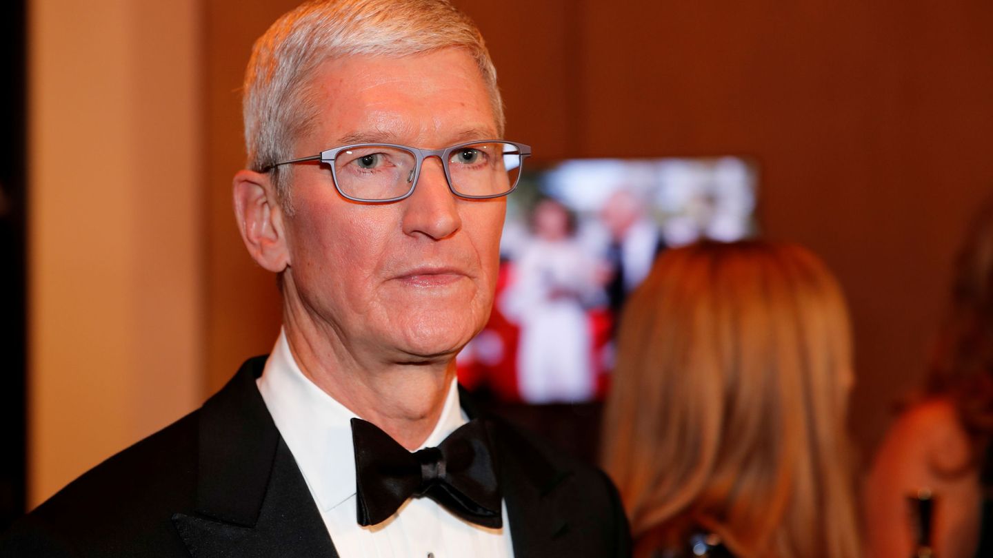 El CEO de Apple, Tim Cook, en la ceremonia de entrega de los Globos de Oro, en California. (Reuters)