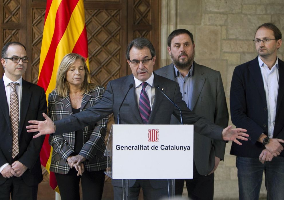 Foto: Artur Mas en una comparecencia, acompañado por Jordi Turrull, Joana Ortega, Oriol Junqueras y Joan Herrera. (Reuters)