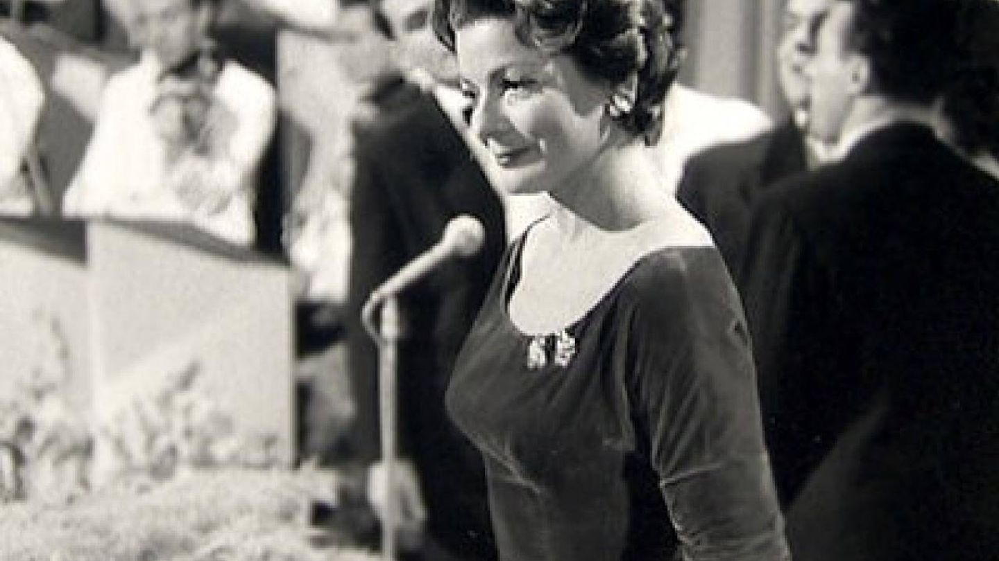 La primera ganadora de Eurovisión, Lys Assia, en el festival de 1956. (Imagen de archivo)
