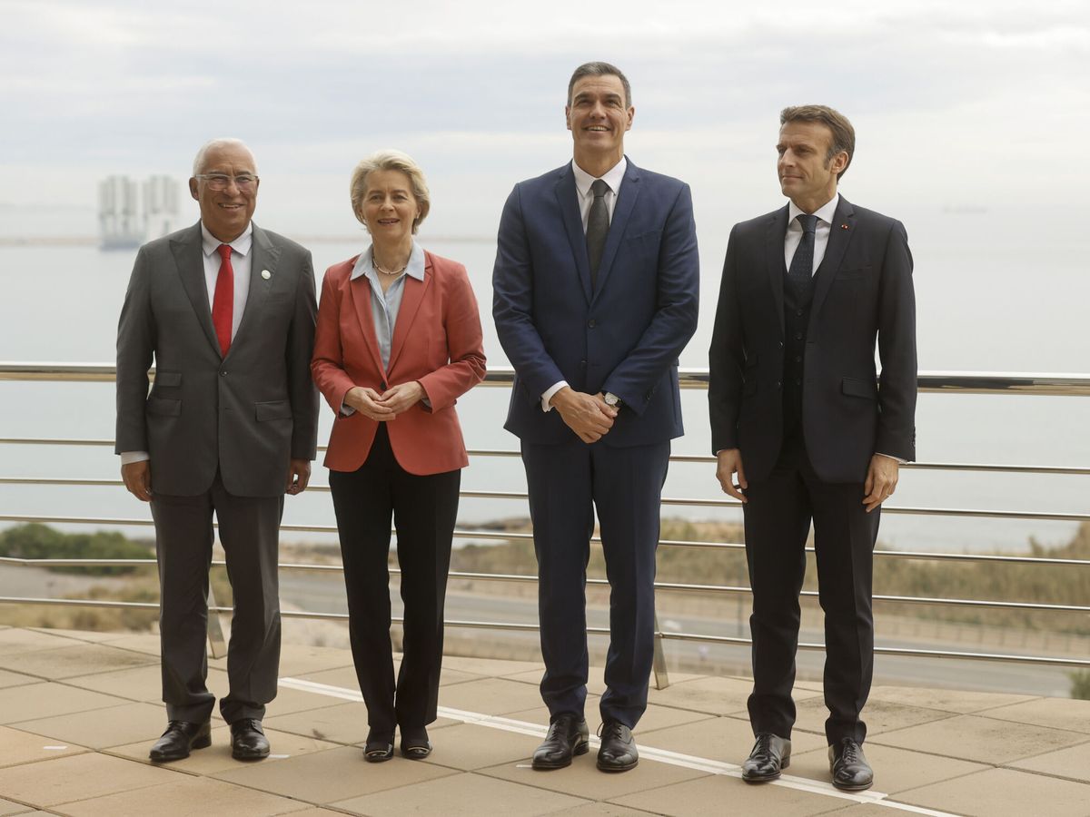 Foto: Costa, Von der Leyen, Sánchez y Macron en Alicante. (EFE)