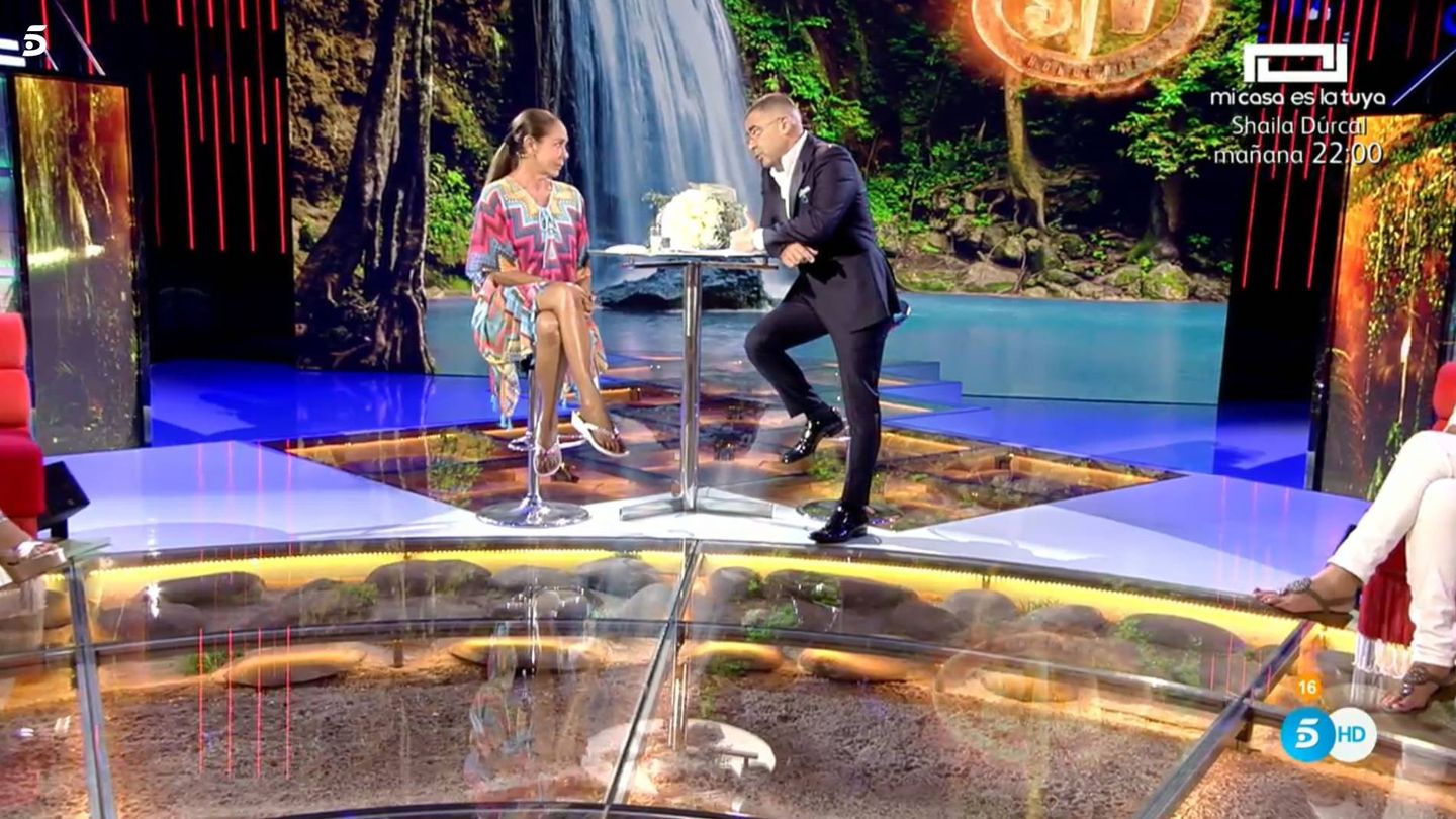 Isabel Pantoja y Jorge Javier Vázquez, en 'Supervivientes 2019'. (Telecinco)