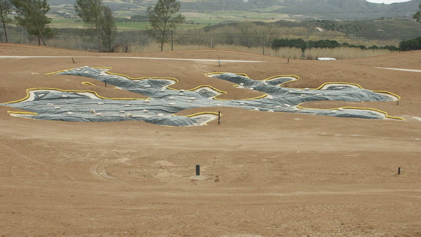 Construcción de alguno de los hoyos del campo en una foto tomada en 2010.