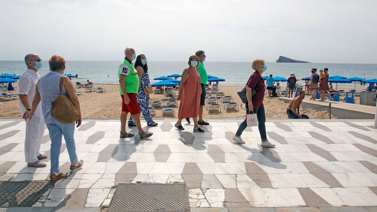 De apestados a deseados: la España de la playa se ofrece ante otra fuga de madrileños