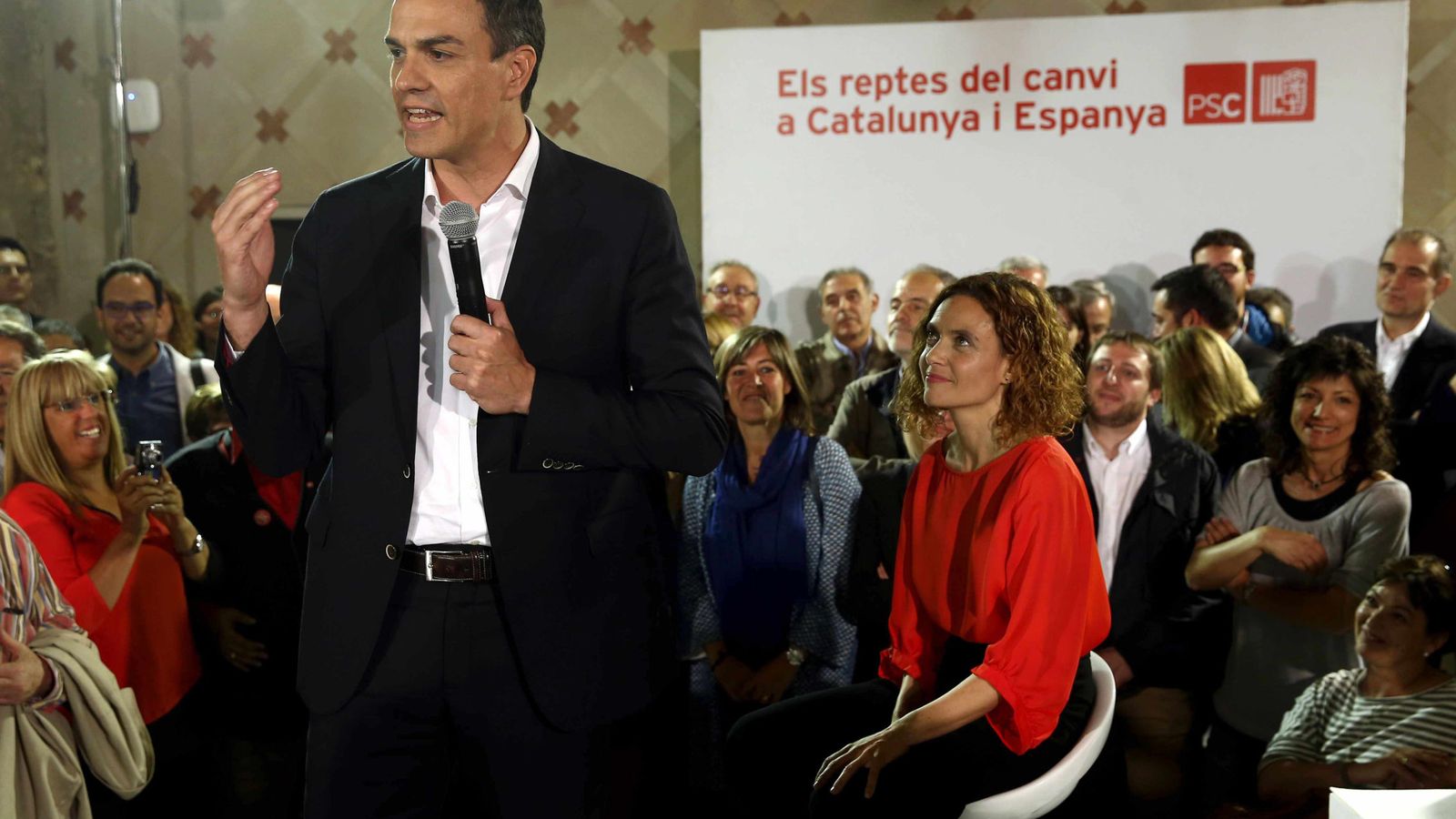 Foto: Pedro Sánchez y la candidata del PSC en las elecciones generales, Meritxell Batet, este jueves en Barcelona. (EFE)