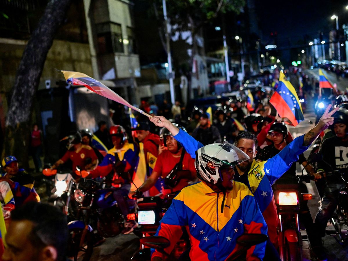 Foto: Partidarios de Maduro celebran su victoria en Caracas. (Reuters/Maxwell Briceno)