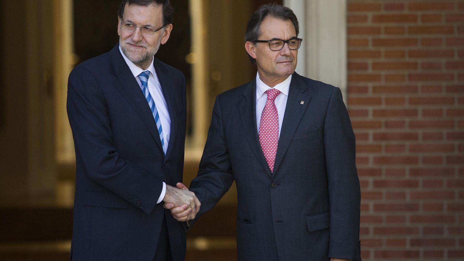 Foto: Rajoy recibe a Artur Mas en el palacio de la Moncloa en 2014. REUTERS/Paul Hanna