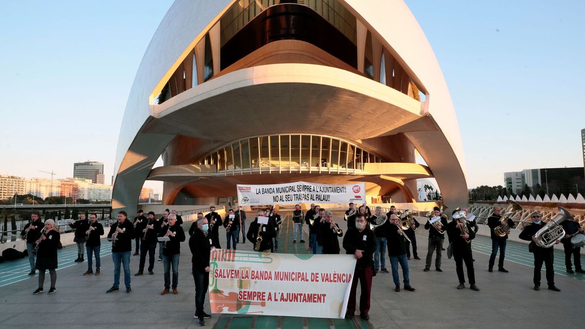 Caos en la Banda de Valencia: "Tenemos que pagar nosotros los instrumentos rotos"