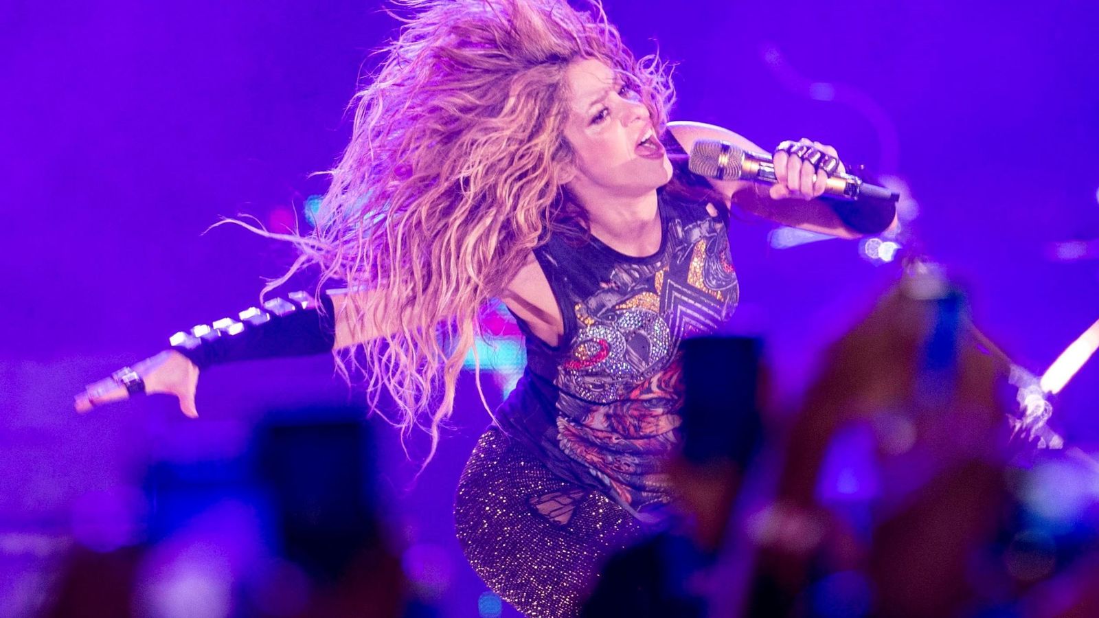 Foto: La cantante colombiana Shakira, durante el concierto de su gira 'El Dorado World Tour' ofrecido en el Palau Sant Jordi, en Barcelona. (EFE/Quique García)