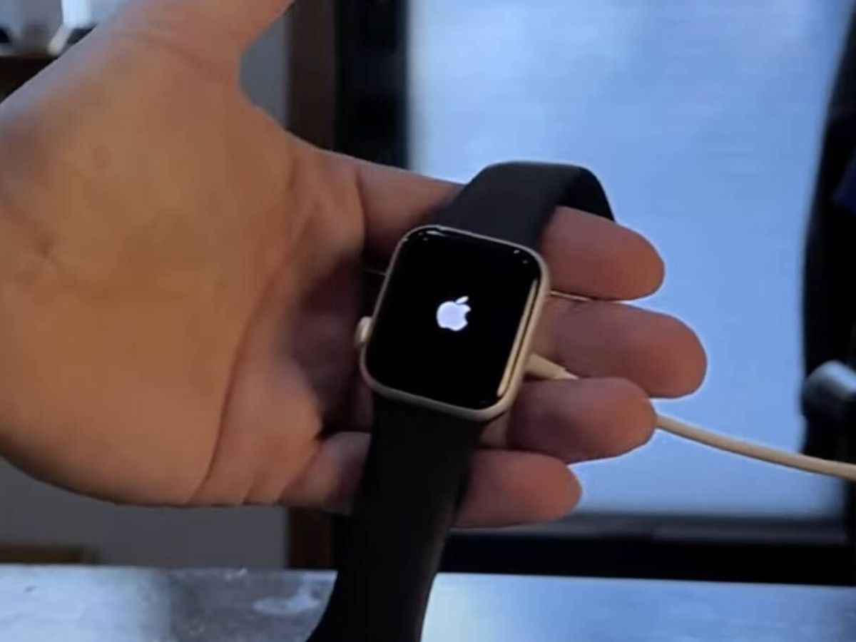 Foto: Ha sido toda una prueba de resistencia para el Apple Watch (YouTube/@BhmediaCompany)