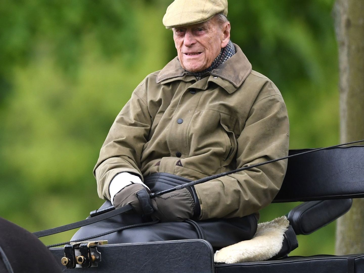 El príncipe Felipe de Edimburgo, asistiendo en coche de caballos al Royal Windsor Horse Show. (EFE)