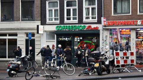 ¿Por qué Holanda quiere echar a los turistas de los 'coffee shops' de Ámsterdam?