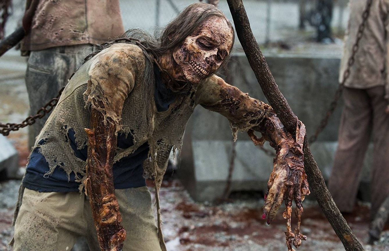 Hasta los zombies parecen aburridos en 'The Walking Dead'.