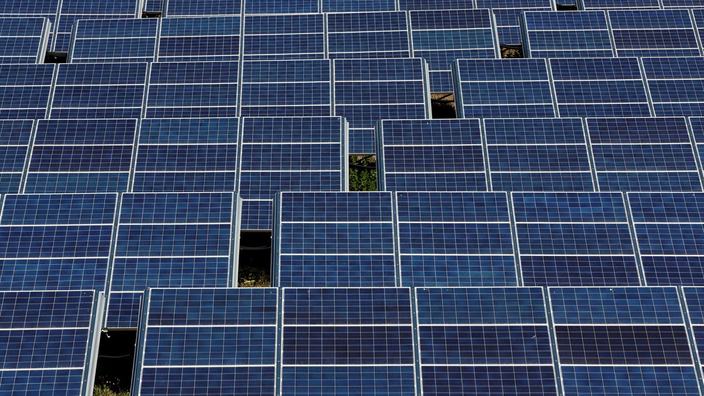 Paneles fotovoltaicos en Francia (Reuters) 
