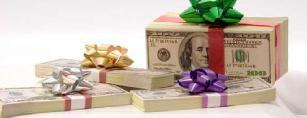Foto: El dinero es el regalo preferido por la mitad de los españoles para Navidades, según un estudio