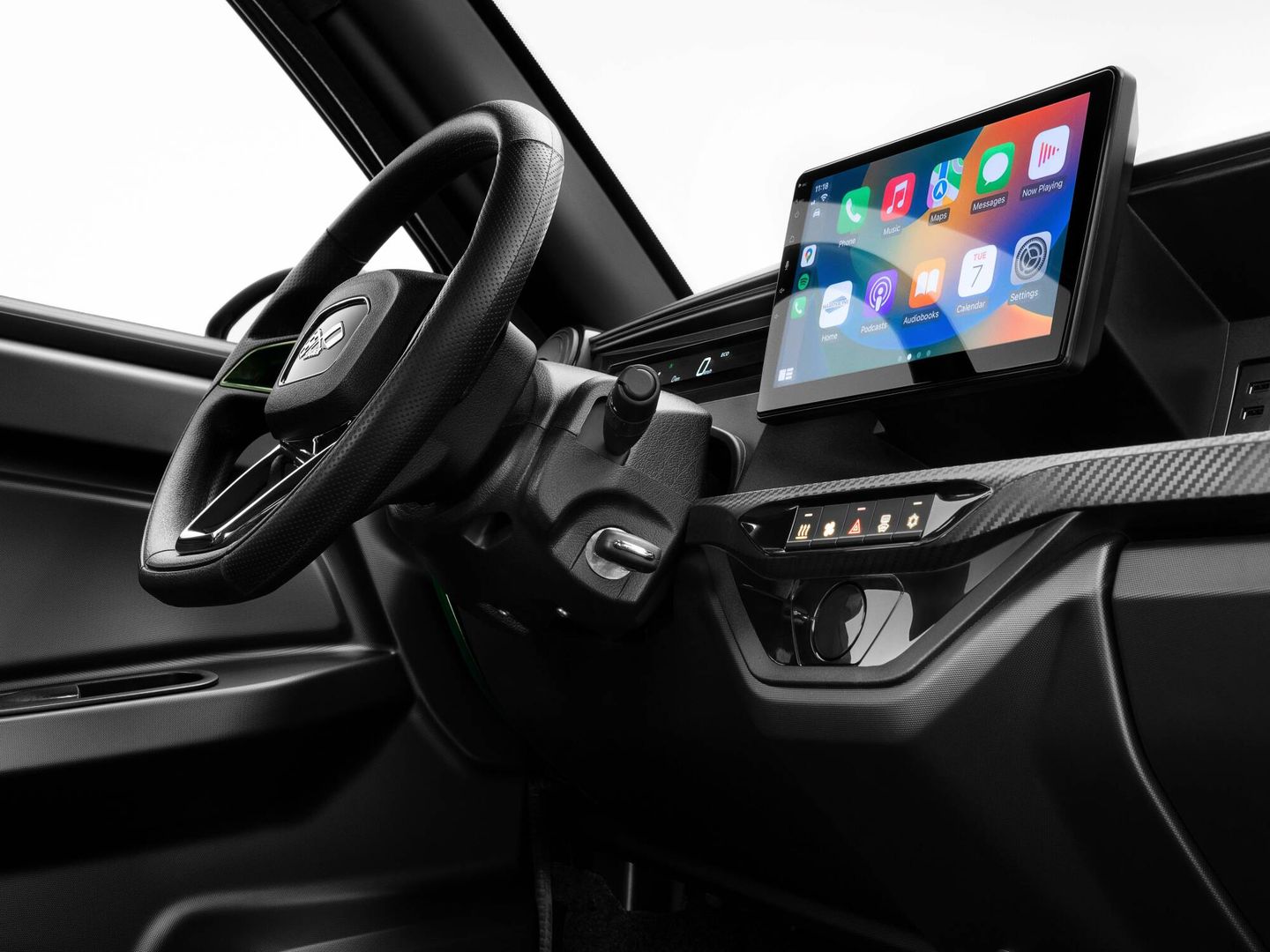 Pantalla central de 10 pulgadas en el acabado R.EBEL, compatible con CarPlay & Android Auto.