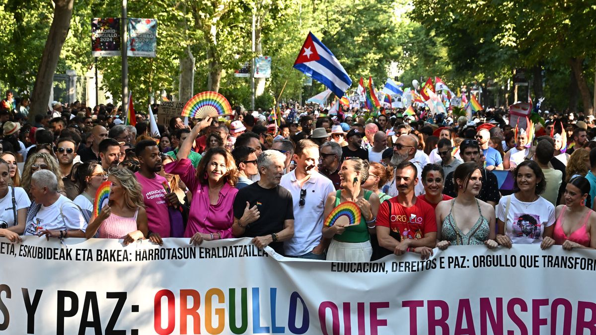 La marcha del Orgullo recorre Madrid con ambiente festivo y presencia política: "No somos condones, copas ni tacones"