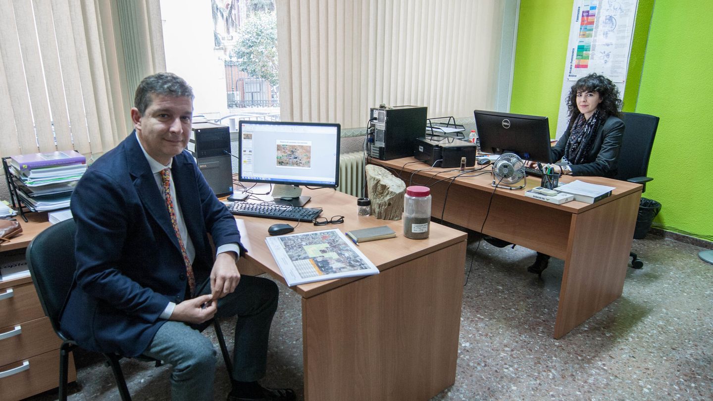 Enrique Burkhalter y Raquel Vergara, en la oficina de Quantum Minería en Madrid. (D.B.)