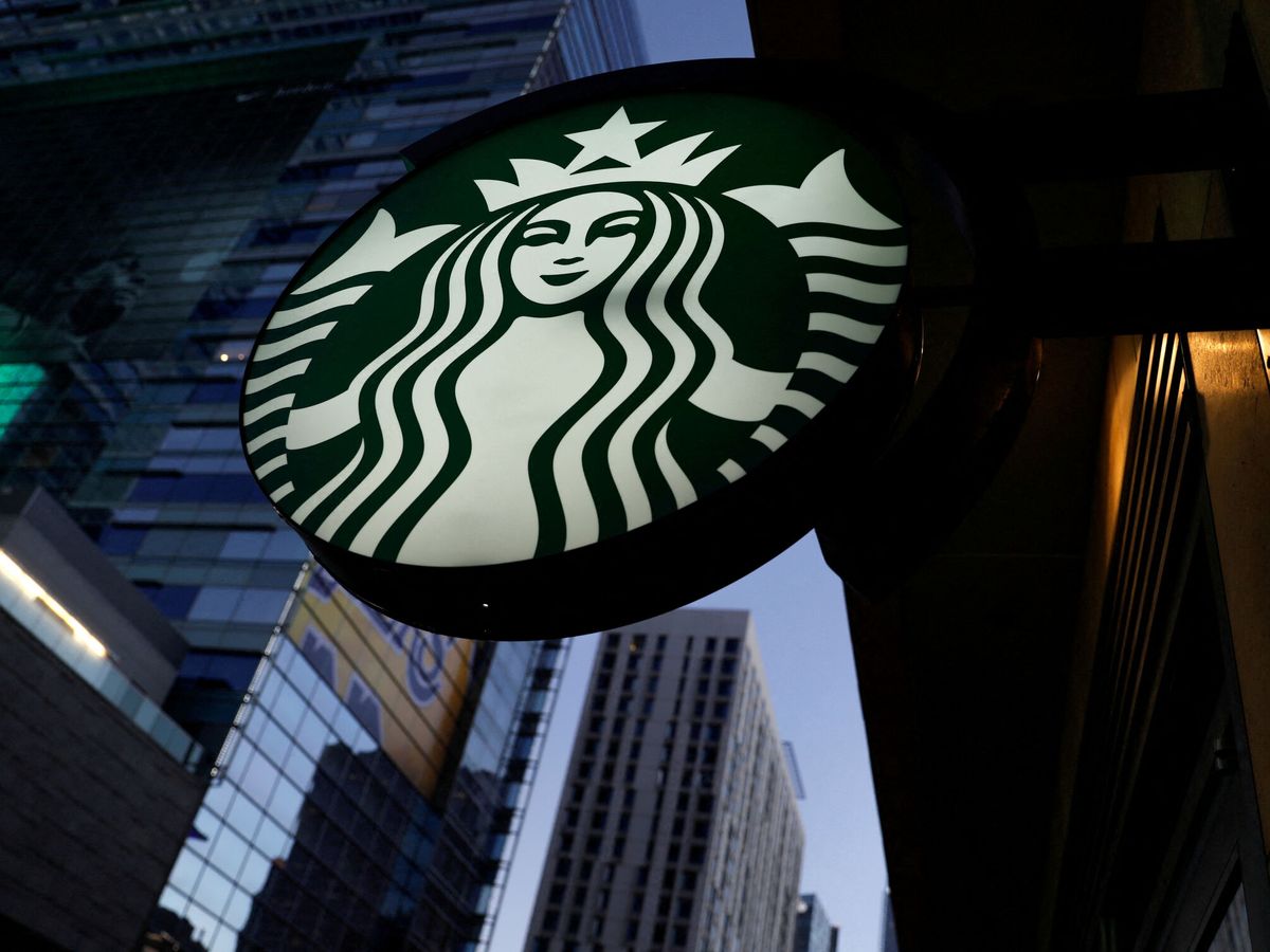 Foto: Vista del logo de Starbucks. (Reuters/Mike Blake)