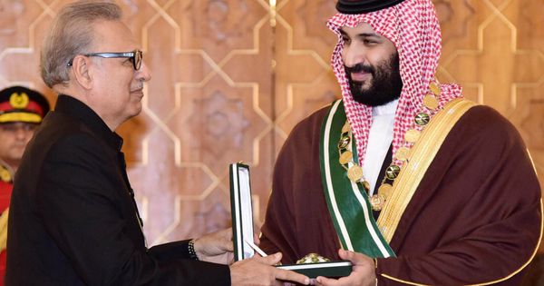 Foto: El presidente de Pakistán, Arif Alvi, junto al príncipe de Arabia Saudí, Mohammed bin Salman. (Reuters)