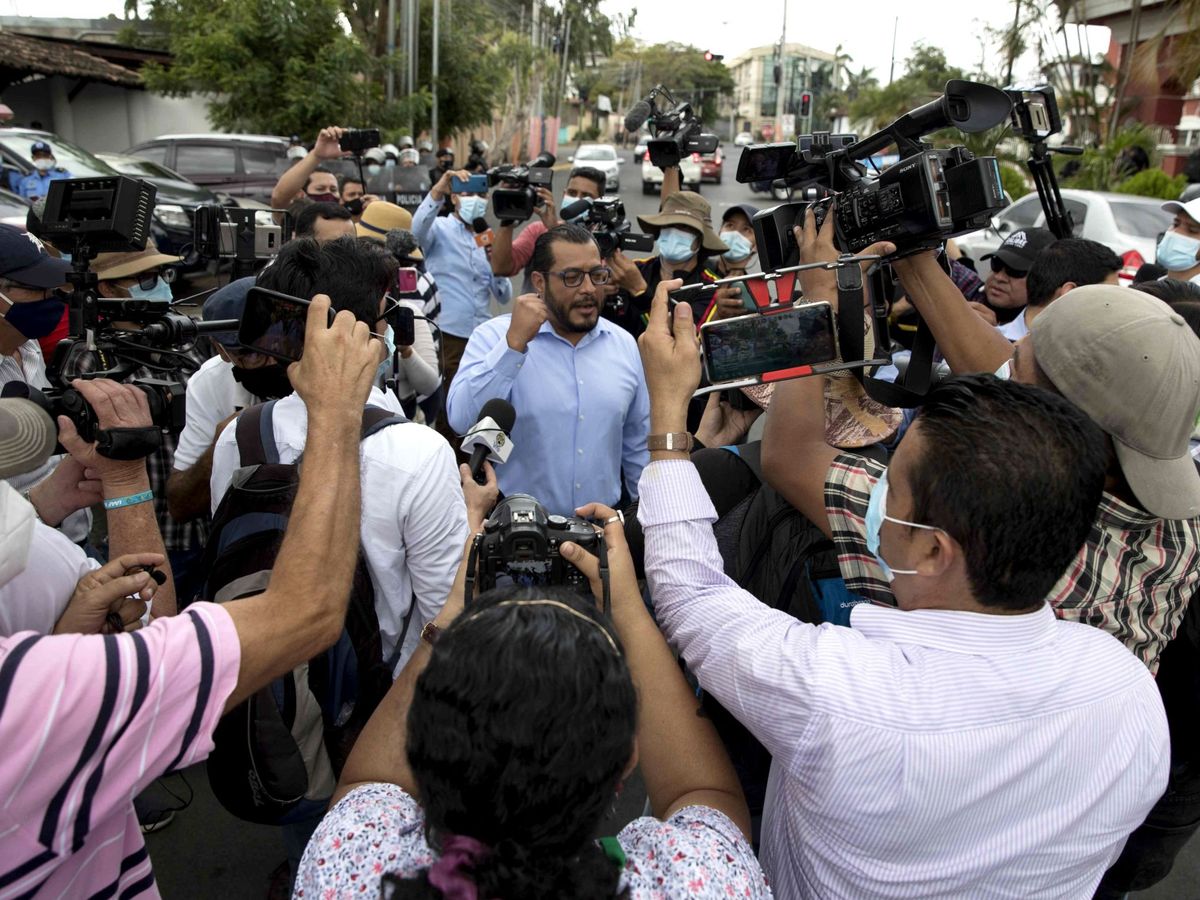 Foto: El precandidato a la Presidencia de Nicaragua por la oposición Félix Maradiaga habla con la prensa. (EFE)