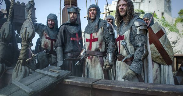 Foto: Tras el asedio de Acre, los Caballeros Templarios emprenden la huida (HBO)