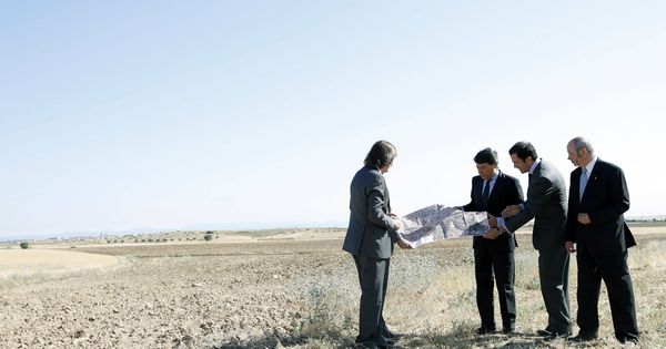 Foto: Ignacio González, cuando presentó en junio de 2013 el intento de revitalizar el proyecto del aeropuerto de El Álamo.