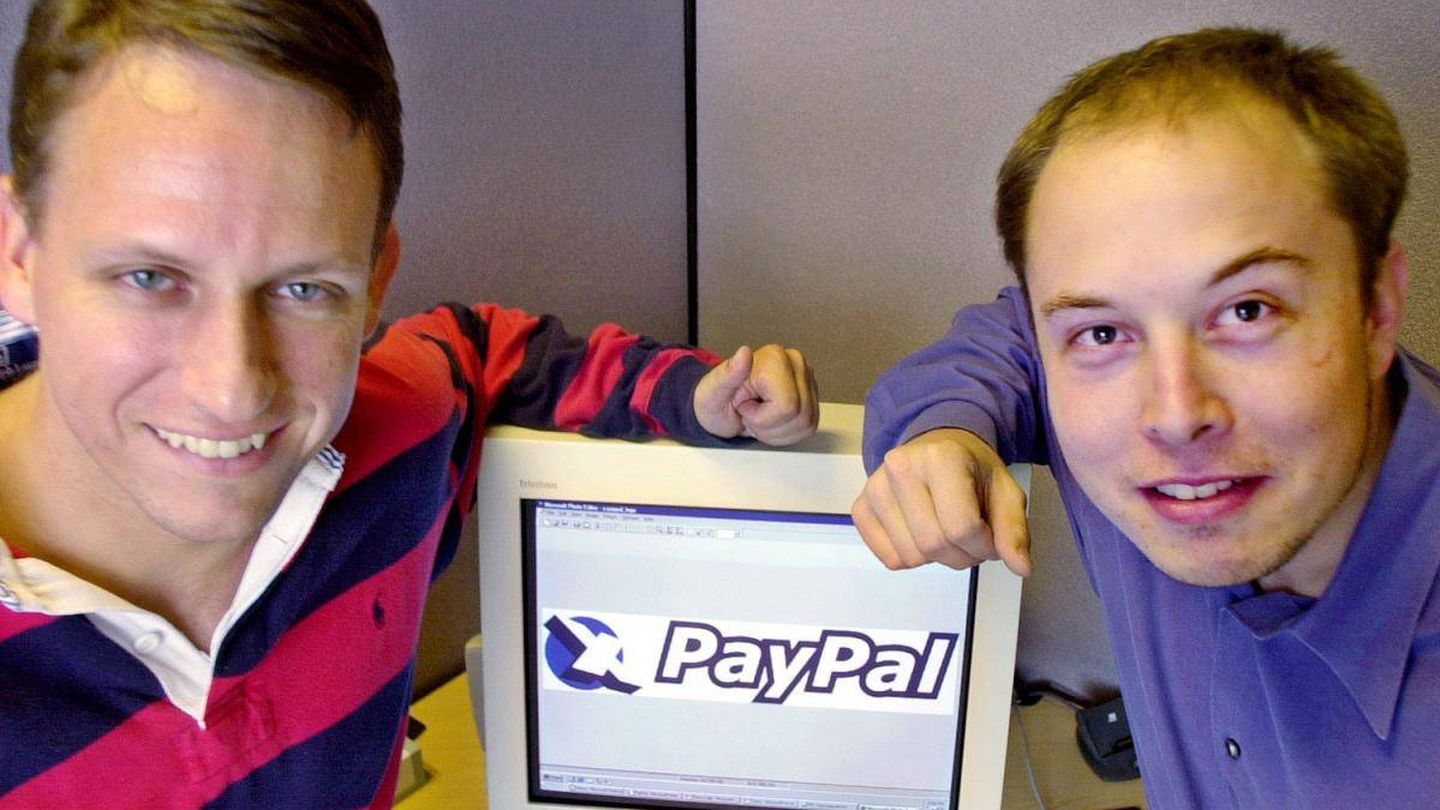 Peter Thiel (izquierda), junto a Elon Musk, en la época en la que cofundaron PayPal. (Wikipedia)