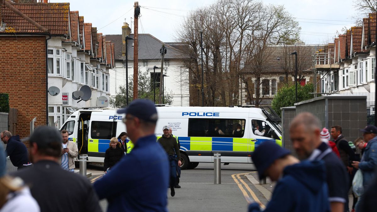 Muere un niño de 13 años y cuatro personas heridas tras un ataque con espada en el este de Londres