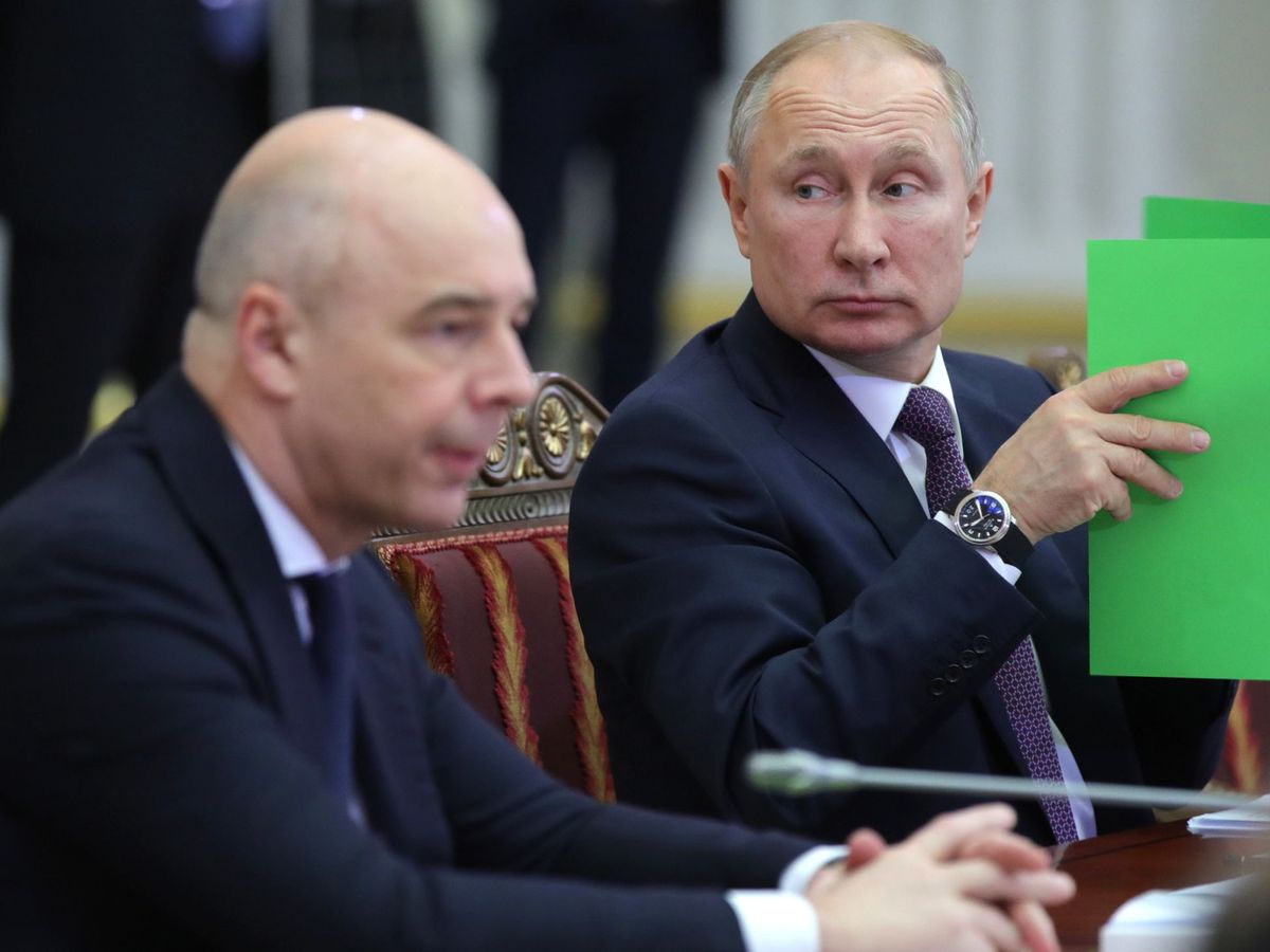 Foto: Siluanov junto a Putin (EPA/Michael Klimentyev/Sputnik)