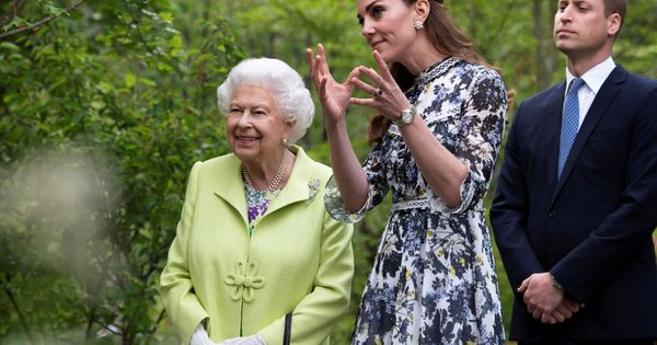 Foto: Los duques de Cambridge junto a la reina Isabel II. (Reuters)