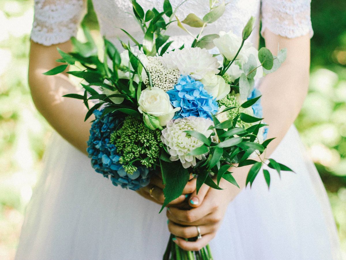 Foto: ¿Por qué las novias deben llevar algo azul?. (Unplash/Inna Lesyk)