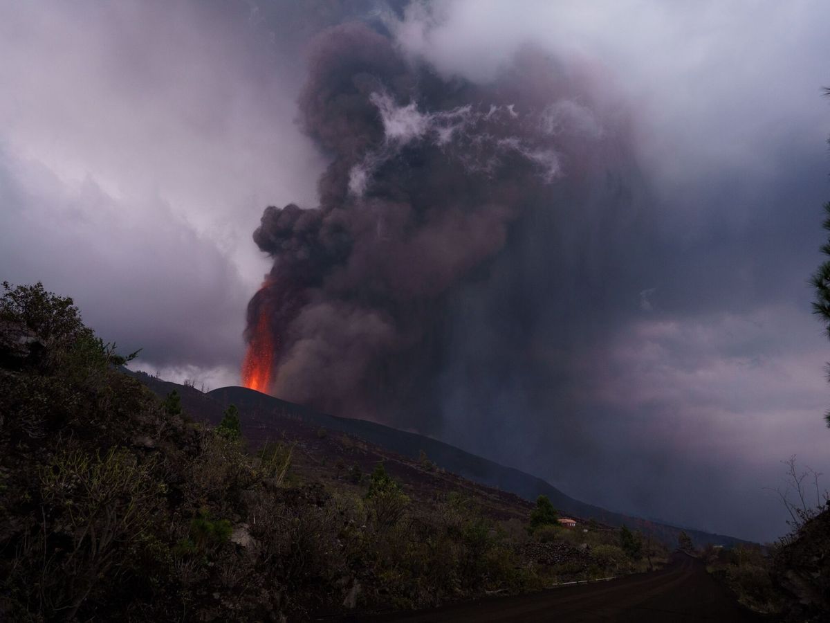 Foto: El volcán de La Palma cumple su cuarto día de erupción. (EFE)