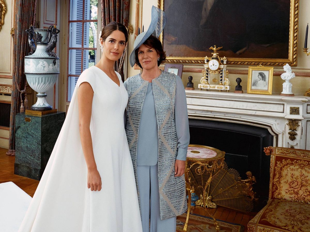 Foto: Sofía Palazuelo y su madre, Sofía Barroso, el día de su boda. (Getty)