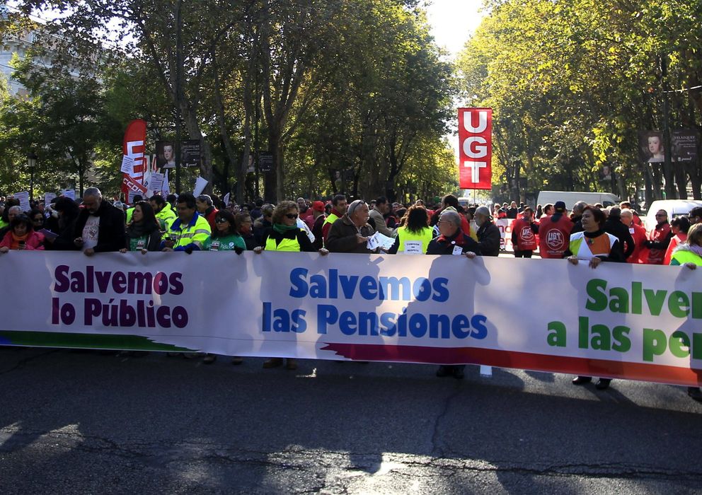 Foto: Manifestación en Madrid en defensa de los servicios y pensiones públicas